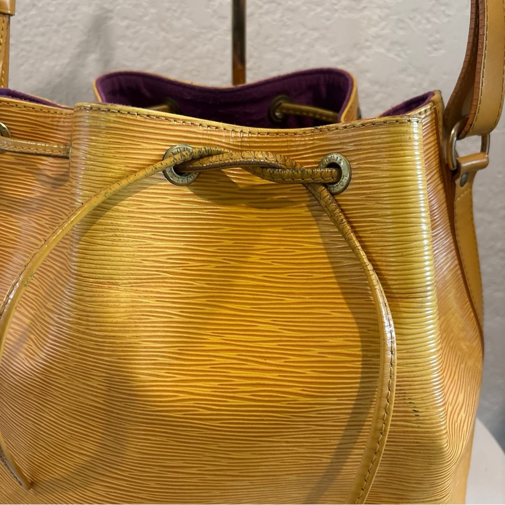 Louis Vuitton Yellow Epi Leather Bucket Shoulder Bag - Picture 5 of 13